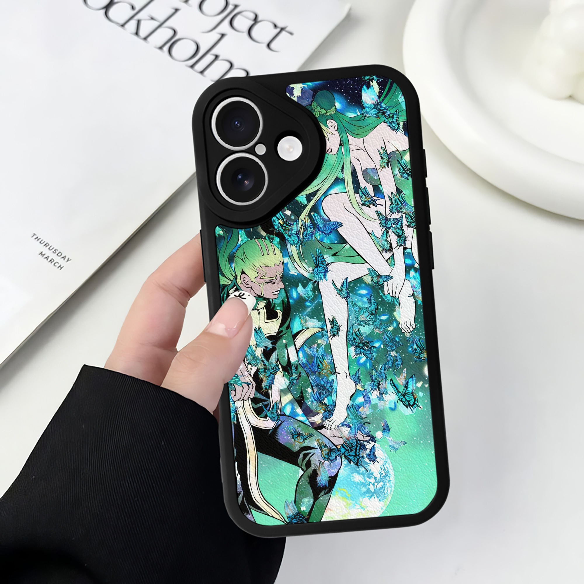 （画像用） ジョジョの奇妙な冒険 JoJo's Bizarre Adventure 【iPhone 16シリーズ対応】シリコンスマホケース（レザー調） 材質：シリコン